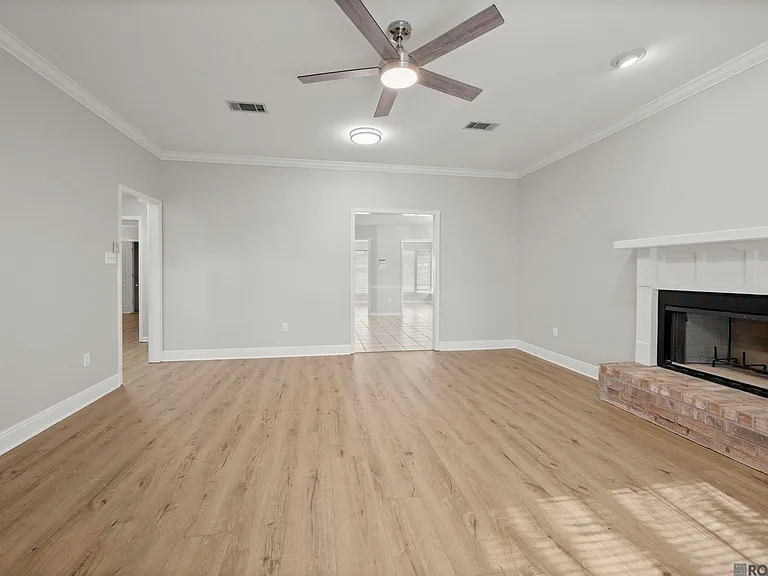 18596 White Oak Dr — Photo 3
