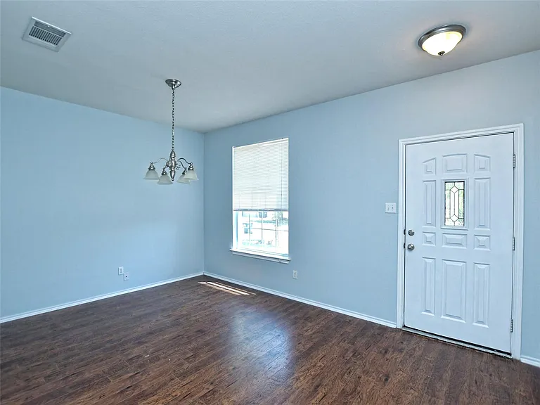 303 Banner Ave — Photo 5