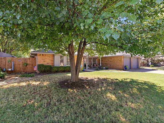 3rd image of 2813 NE Heritage Ln
