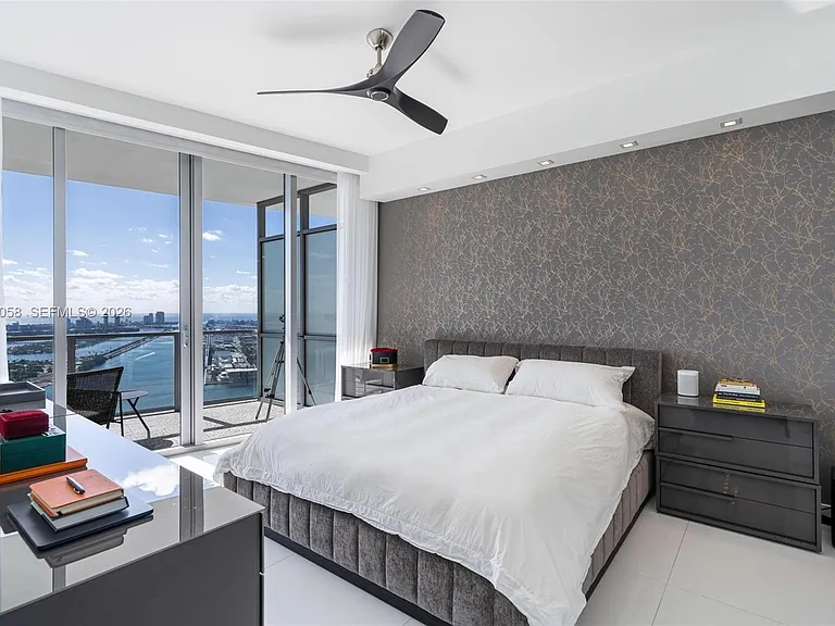 1100 Biscayne Blvd #5203 — Photo 8