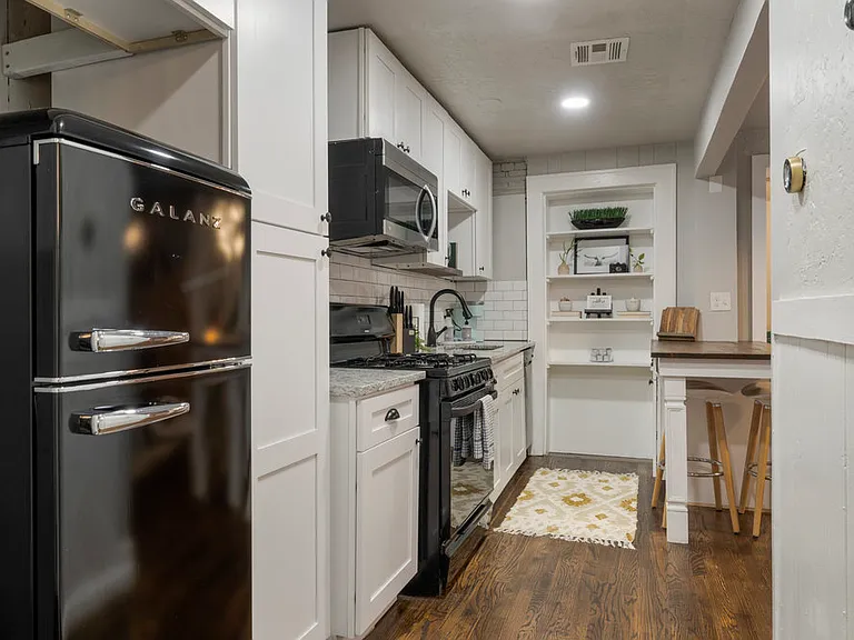 1021 N Denver Ave #B — Photo 6