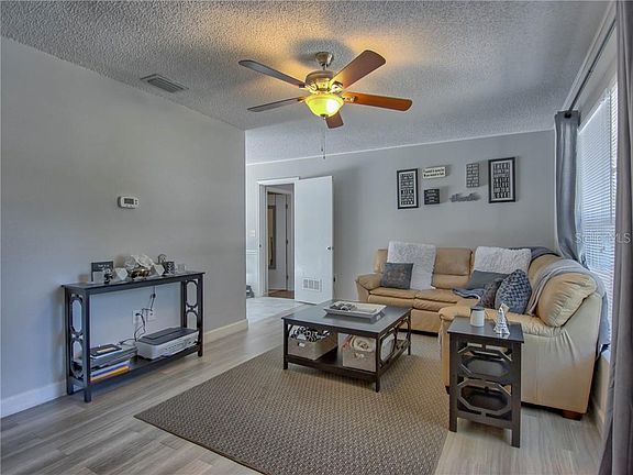 4th image of 909 Mimosa Way