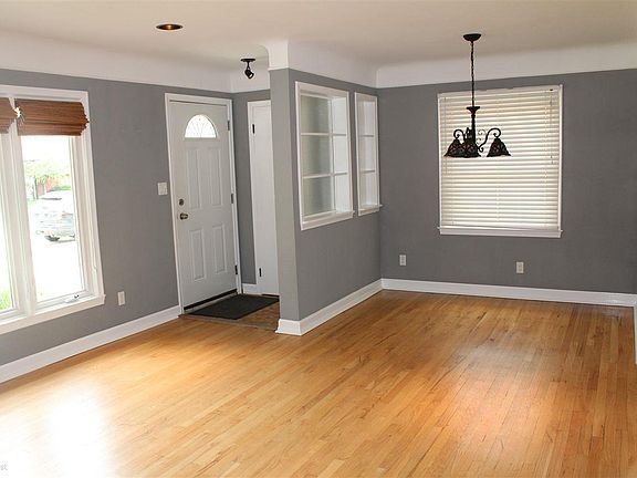 3rd image of 26724 Ursuline St