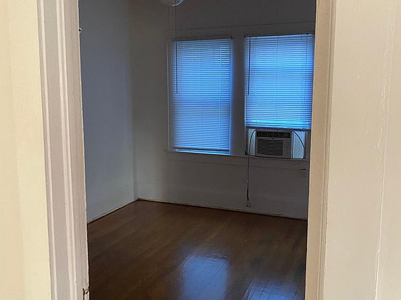5th image of 627 E Concord St #B