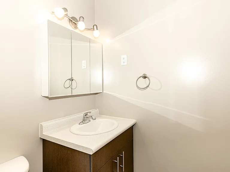 2331 Pembina Hwy — Photo 21