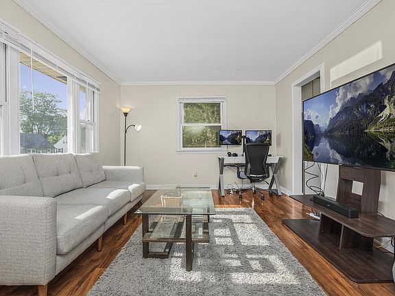 5th image of 905 Birchwood Ave