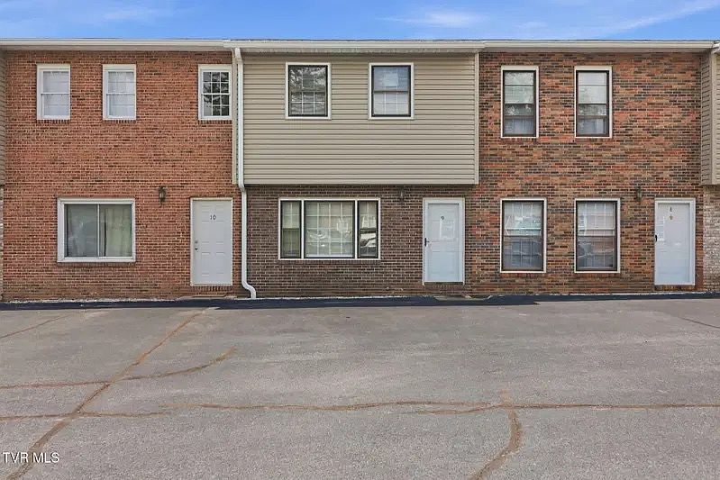 1st image of 3539 Netherland Inn Rd Unit 9