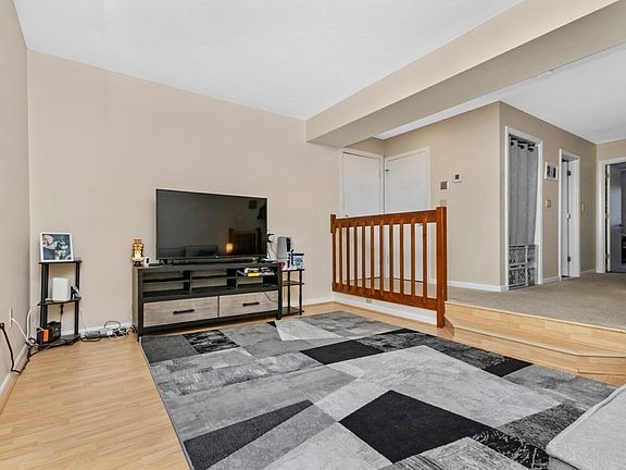 4th image of 202 Tall Oaks Dr Unit D