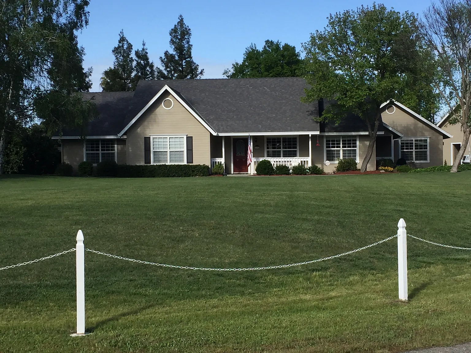 1672 Sussex Ct photo 1