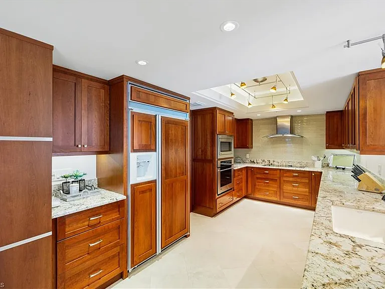 4021 Gulf Shore Blvd N #1804 — Photo 7