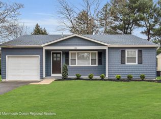 35 Pembroke Ln, Toms River, NJ 08757