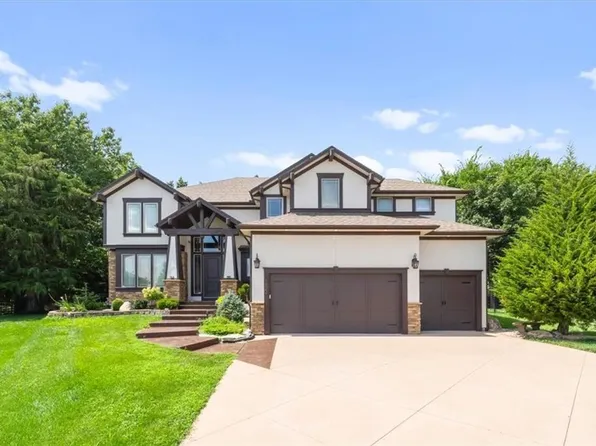 6822 Woodstock Ct, Shawnee, KS 66218