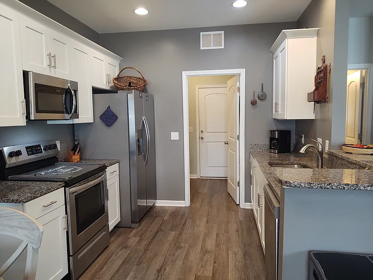 1404 Kinsley Ct NE — Photo 10