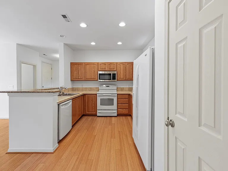 7601 Rushmore Way NE — Photo 14