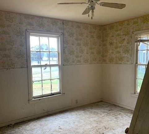 5th image of 1364 N Ross Dr