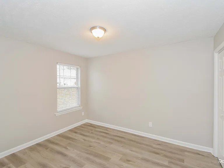 514 Freedom Ct — Photo 9