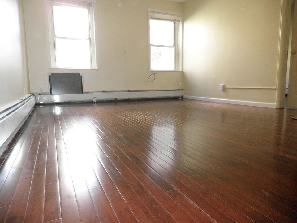 1st image of 307 W 47th St APT 4R
