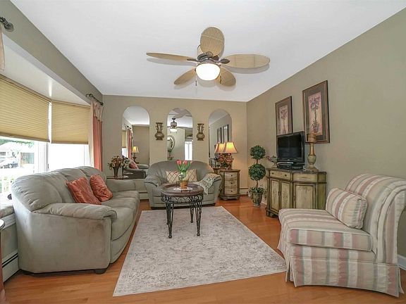 5th image of 367 Ocean Ave