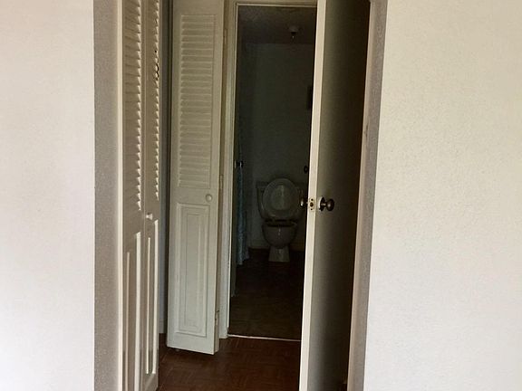5th image of 10110 Forum West Dr #1
