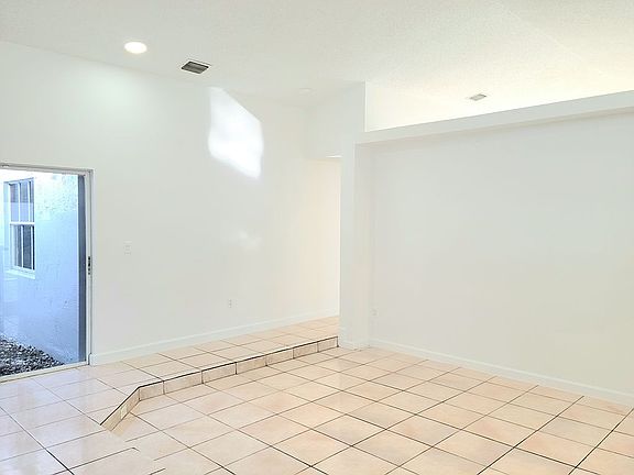 4th image of 1051 NW 129th Ct