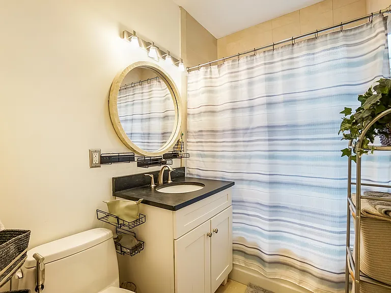 569 Franklin St #6 — Photo 24
