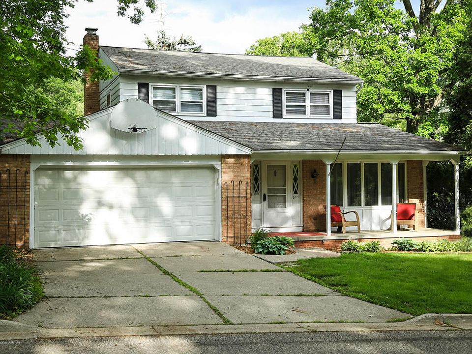 1st image of 644 Hillcrest Ave