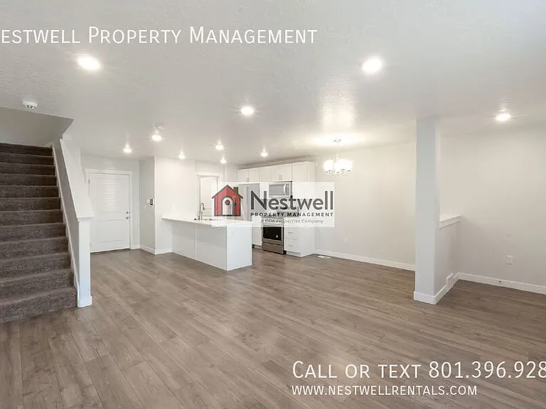 97 N Voyager Ln — Photo 3