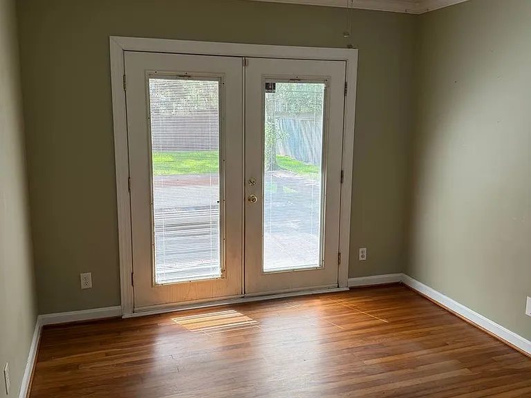 349 Oxford Dr — Photo 8