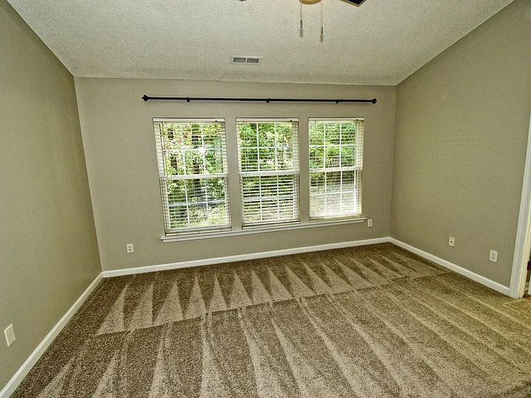 314 Canyon Lake Cir — Photo 30