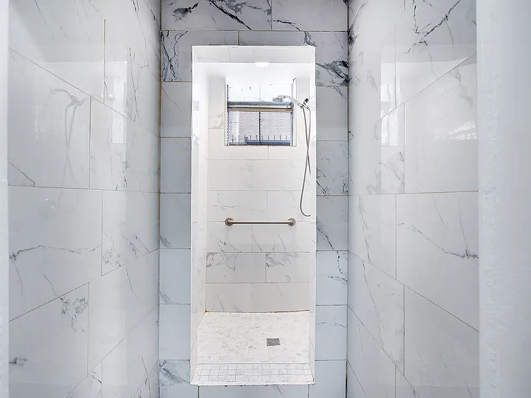 18th Street Apartments — Photo 7