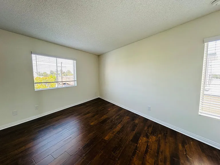 10520 National Blvd — Photo 19