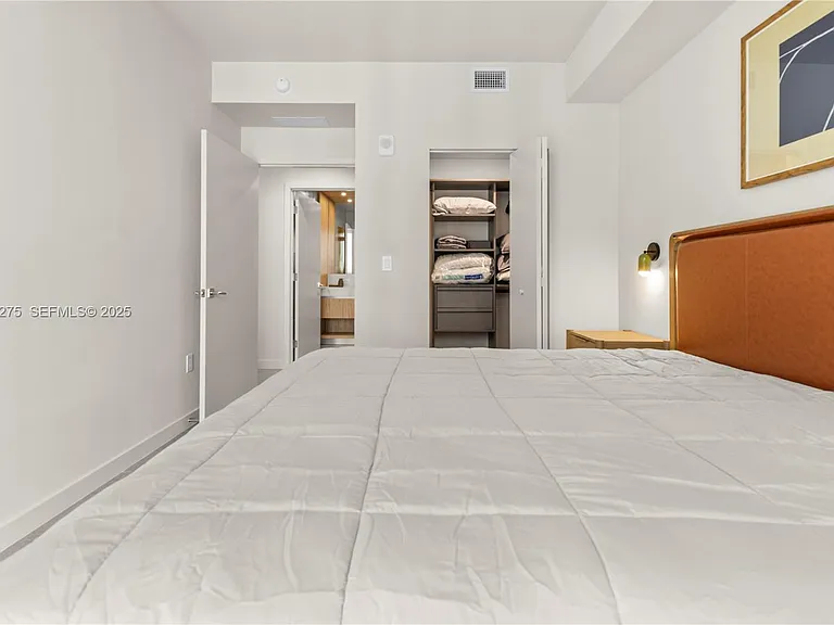 11 NE 6th St #3213 — Photo 7