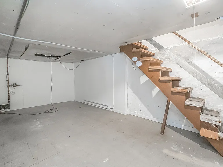 716 W Cedar St — Photo 15