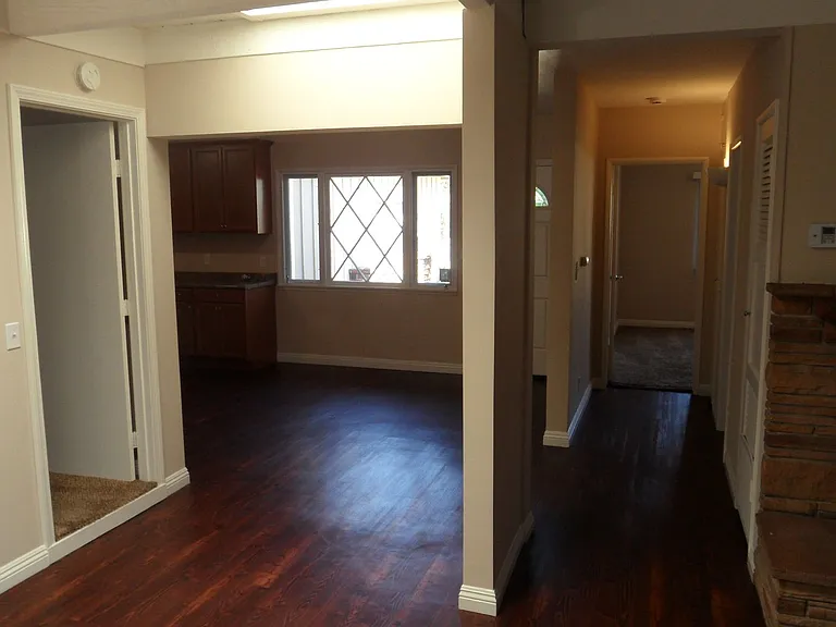 344 N Shattuck Pl — Photo 12