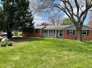4305 N Hickory Ridge Rd, Highland, MI 48357