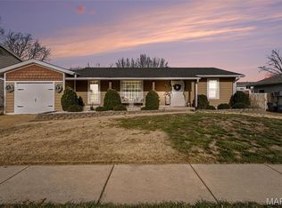 1321 Green Mist Dr, Fenton, MO 63026