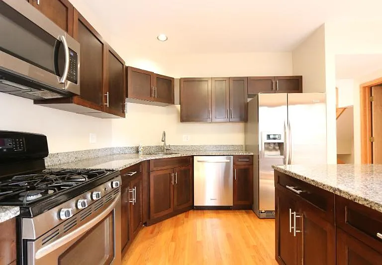 604 S Loomis St — Photo 9