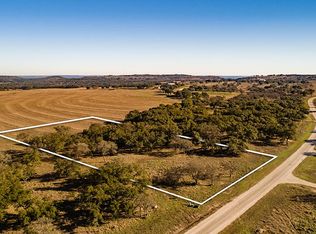 94 Axis Cir, Fredericksburg, TX 78624
