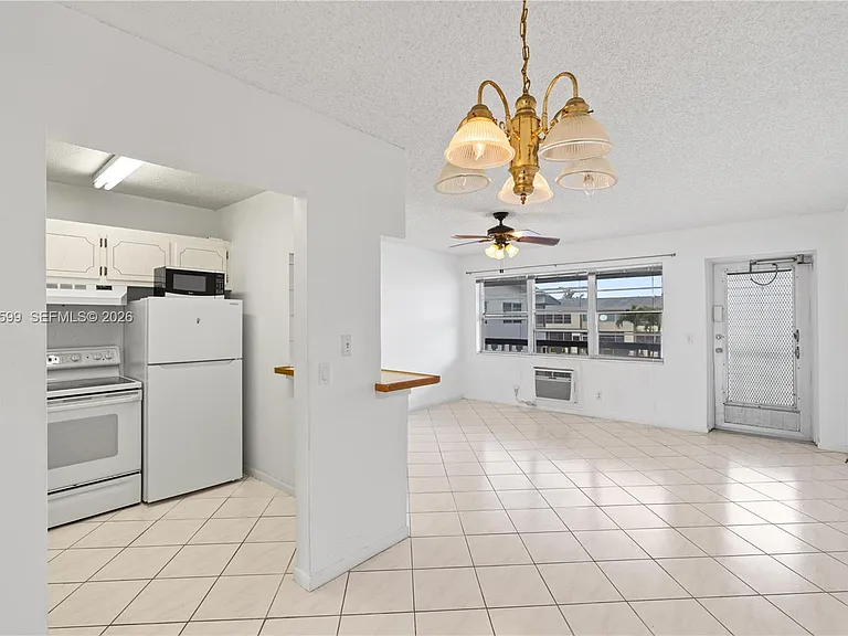 237 Camden E #237-J — Photo 25