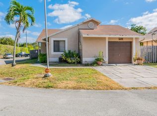 901 SW 109th Ave, Pembroke Pines, FL 33025