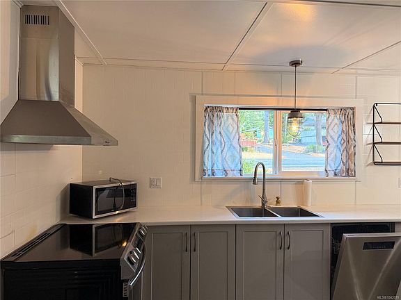 4th image of 3575 Uplands Dr