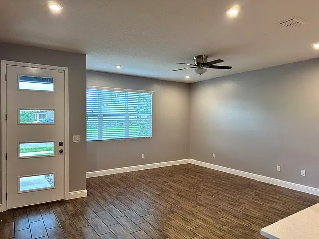 4 bed, 2308 sqft, $3,150 — Photo 3