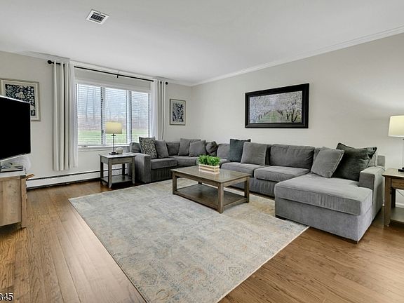 5th image of 3 Esther Ct