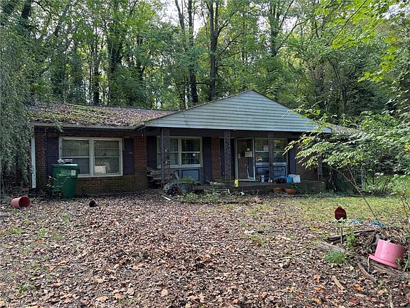 2nd image of 401 Dogwood Cir
