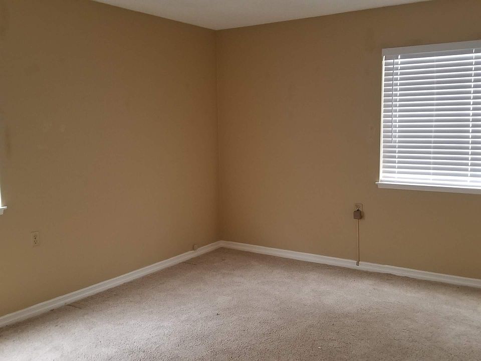 2nd image of 743 Avenida Majorca Unit B