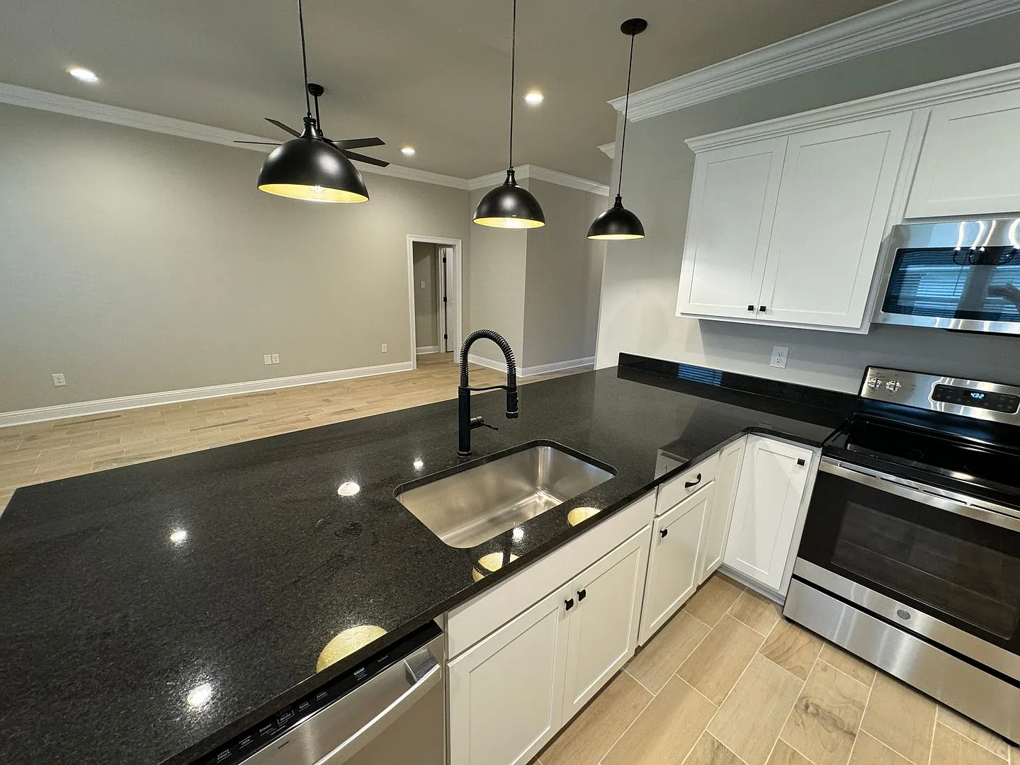 Half off first full month rent!! Like New Construction in Haughton... — Photo 4