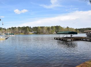 1521 Lighthouse Cir, Greensboro, GA 30642