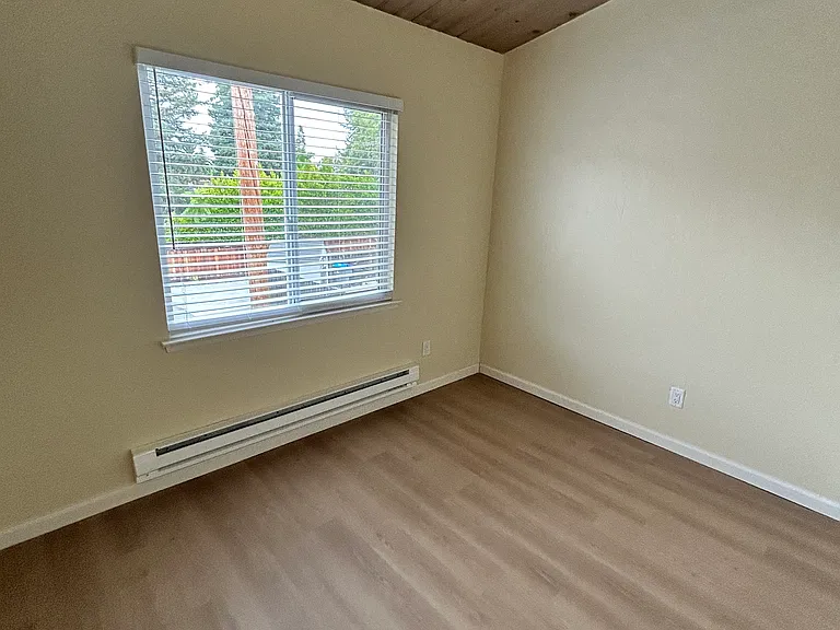 582 Mariposa Ave #5 — Photo 17
