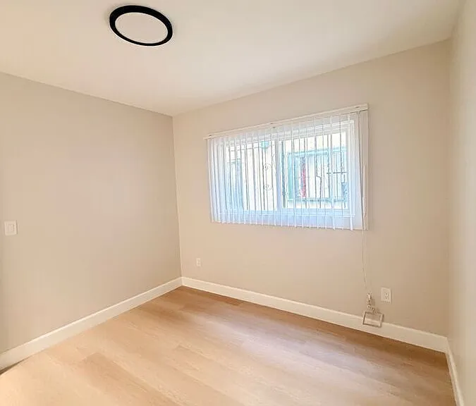 1005 N Berendo St #1 — Photo 13