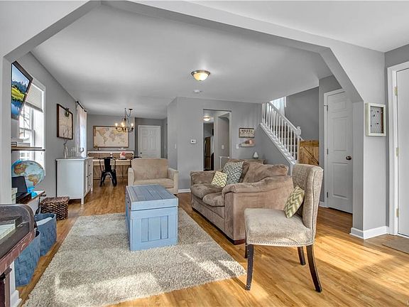 4th image of 22 Allegany Ave